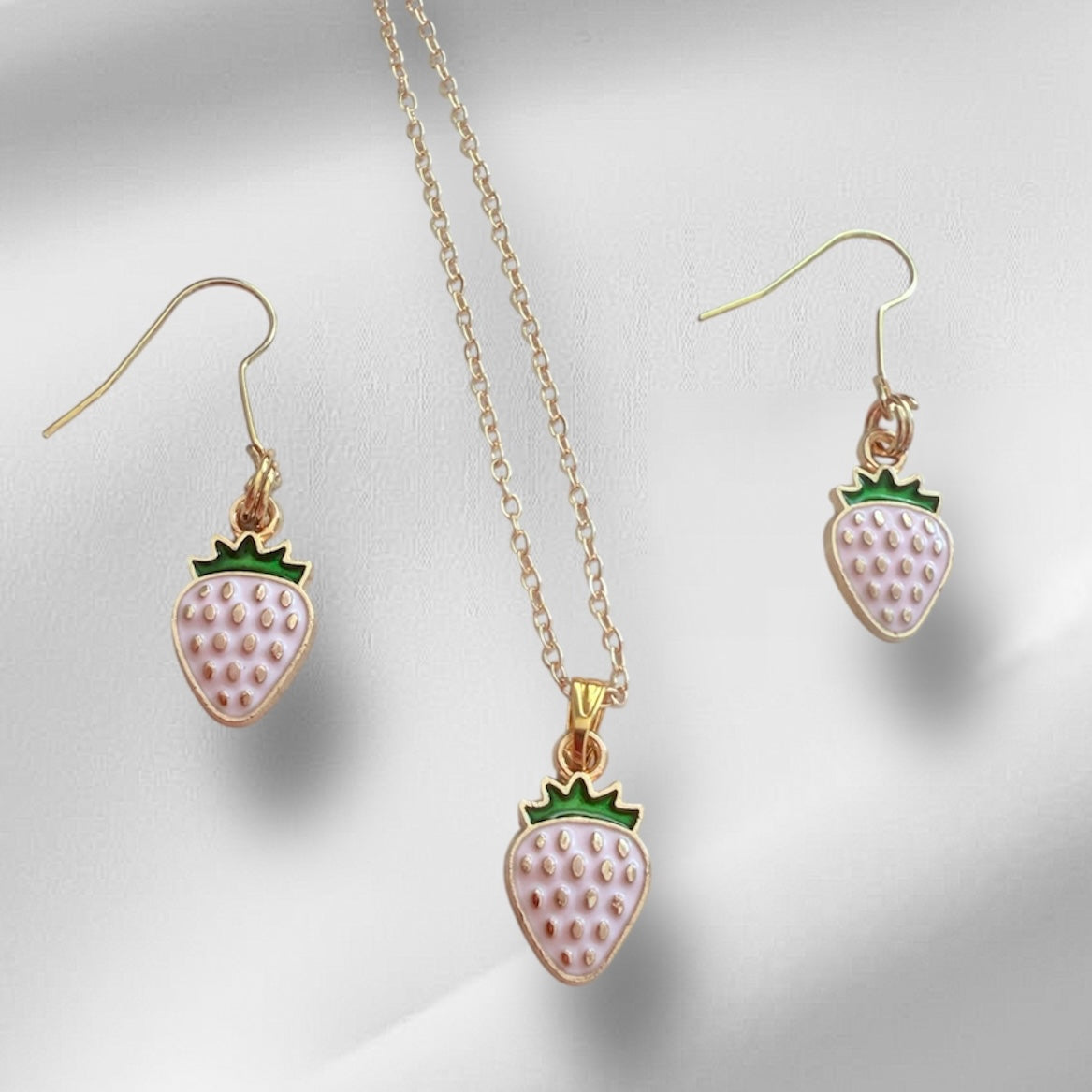 Dainty strawberry set (pink)