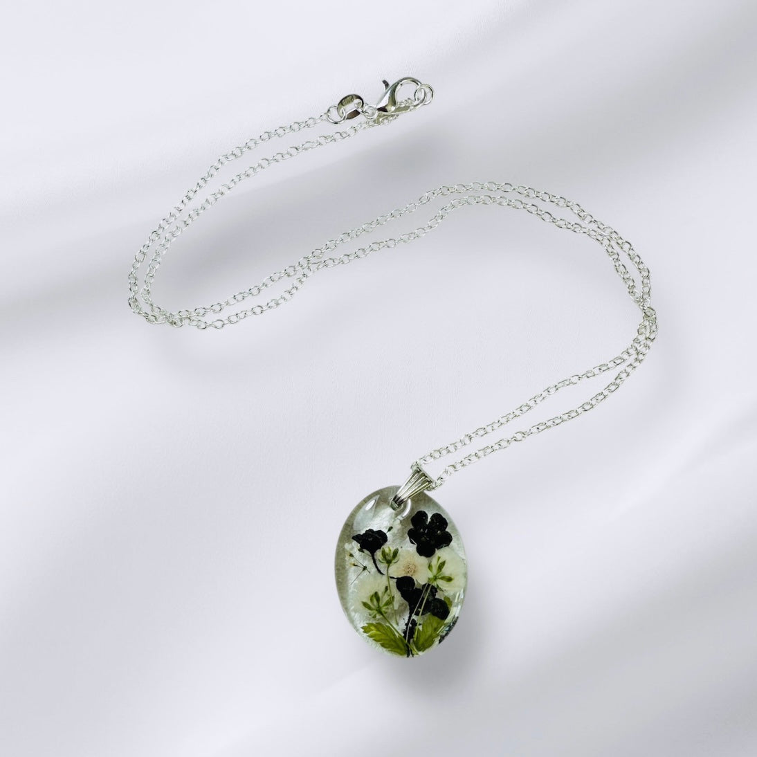 Black & White Flower Necklace