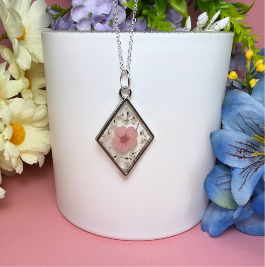 Diamond Shape Dried Flower Necklace